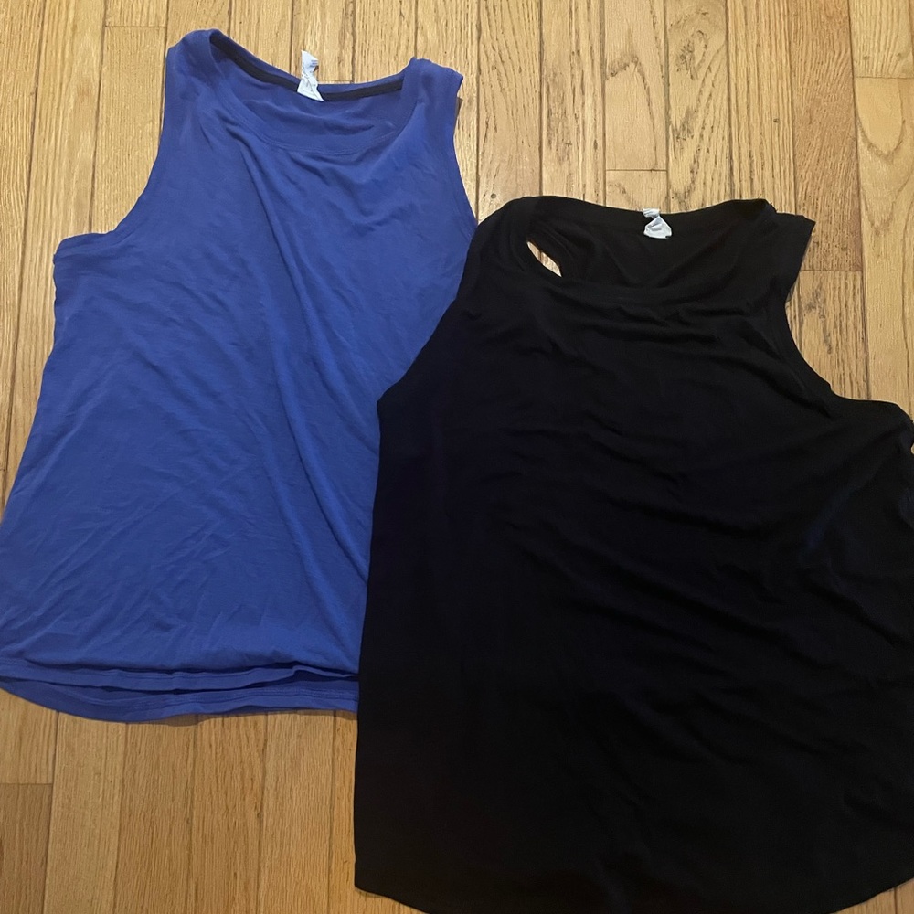 Sleeveless work out tanks